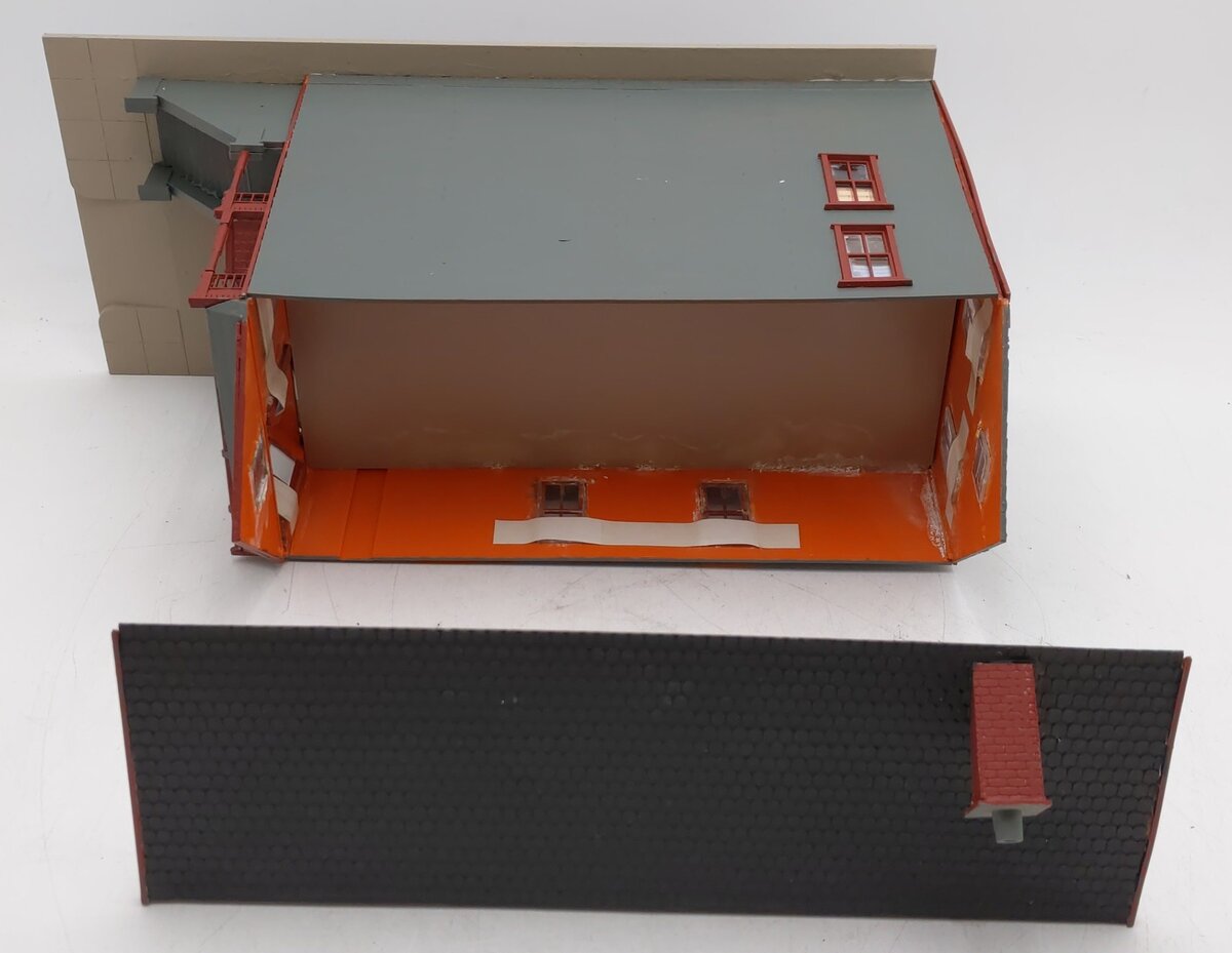 IHC 300-5 O Gauge Custom Victorian Style Gingerbread House Building EX