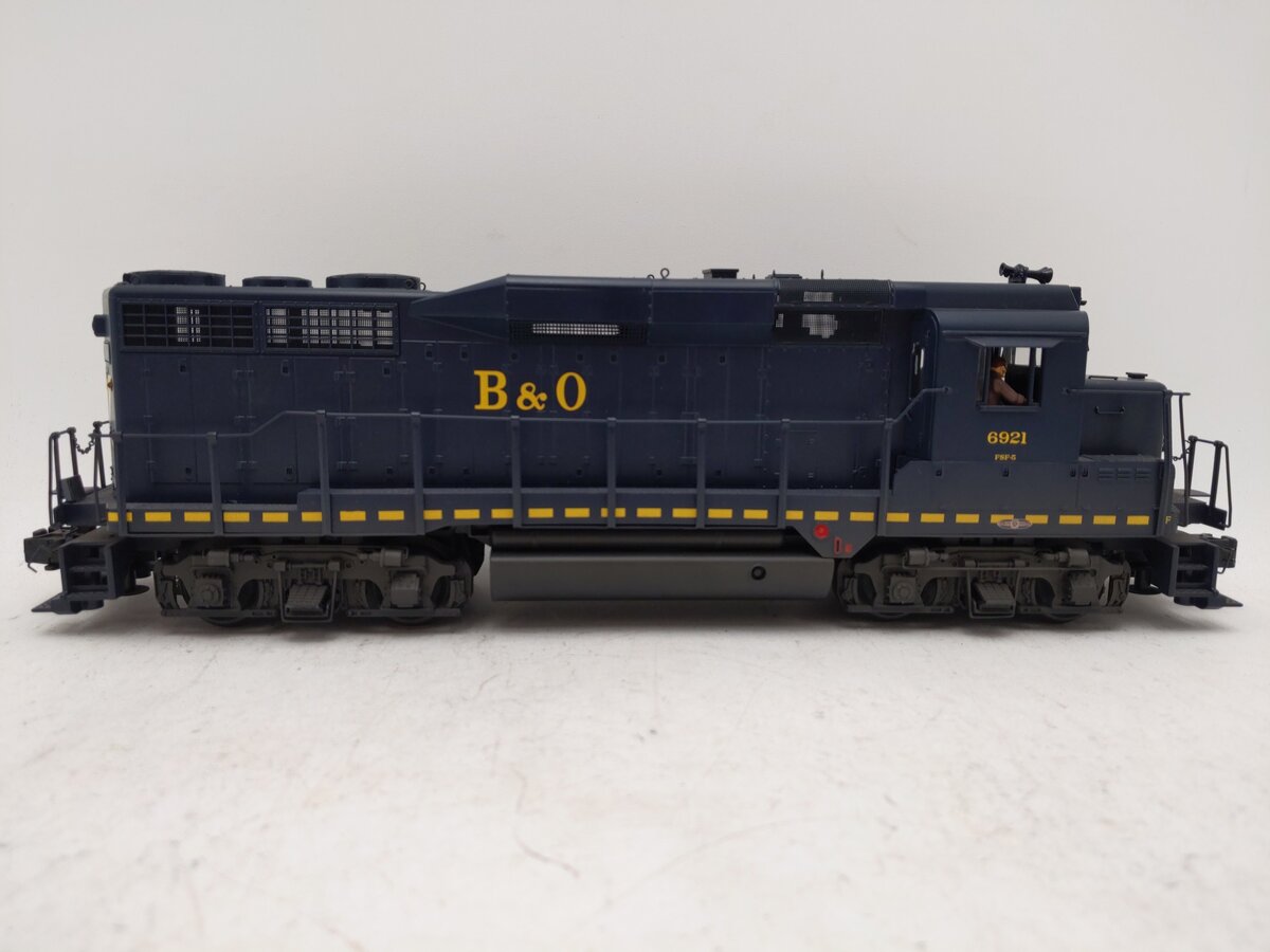 MTH 20-2909-3 O Gauge Baltimore & Ohio GP-30 Diesel Engine (Non-Powered) #6921 EX/Box