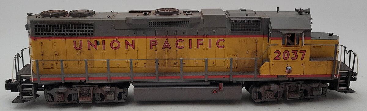 MTH 20-2534-3 O Weathered Union Pacific GP38-2 Non-Powered Diesel Engine #2037/Box