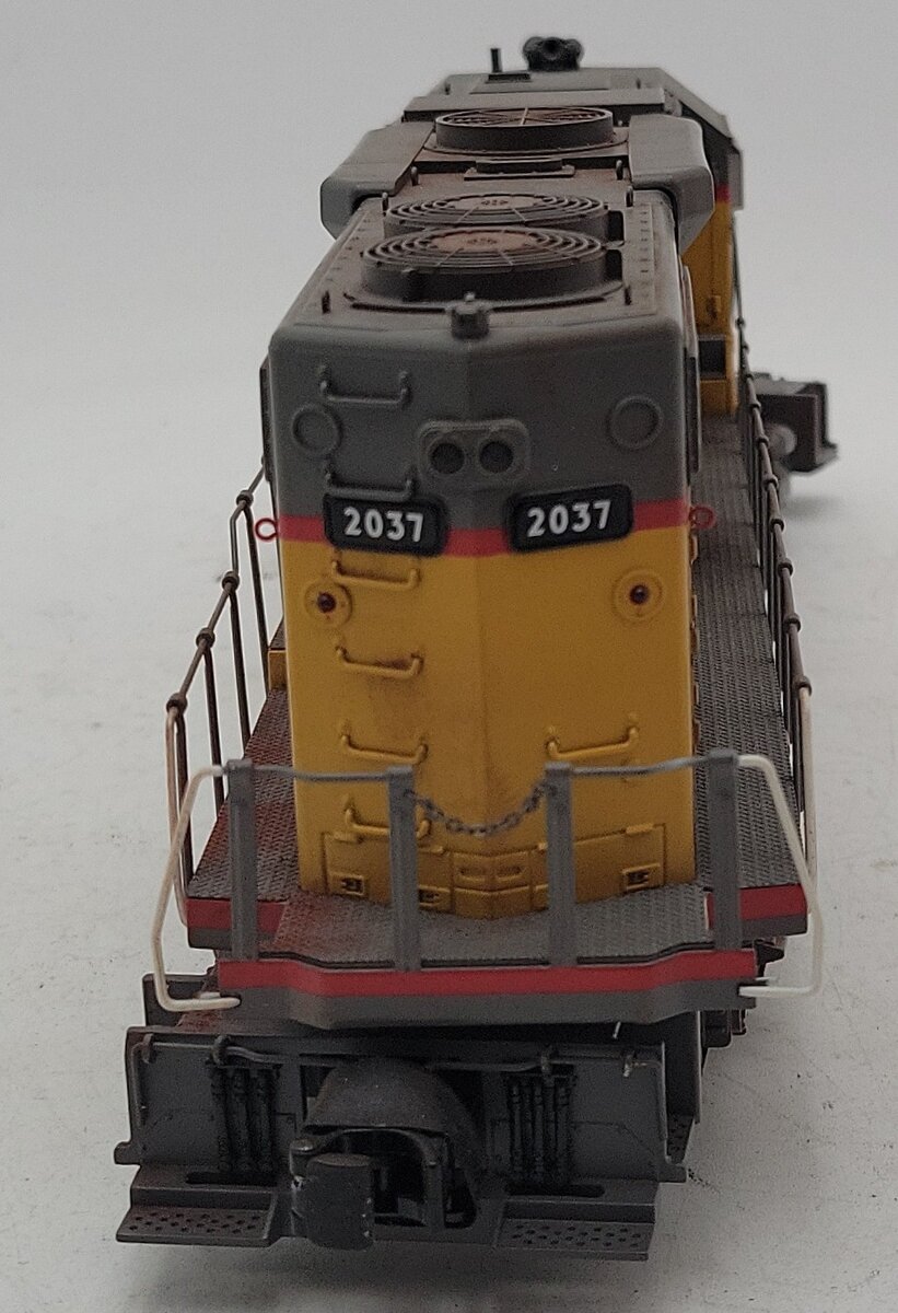 MTH 20-2534-3 O Weathered Union Pacific GP38-2 Non-Powered Diesel Engine #2037/Box