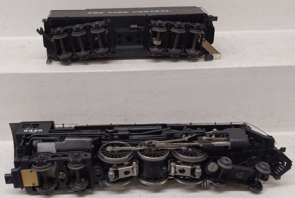 Lionel 6-18005 O NYC 4-6-4 700E Hudson Steam & Tender #5340 w/ Display Case EX/Box