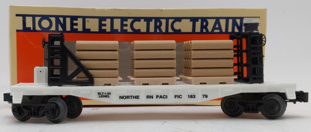 Lionel 6-16379 O Gauge Northern Pacific Flatcar w/ Wood Load NIB