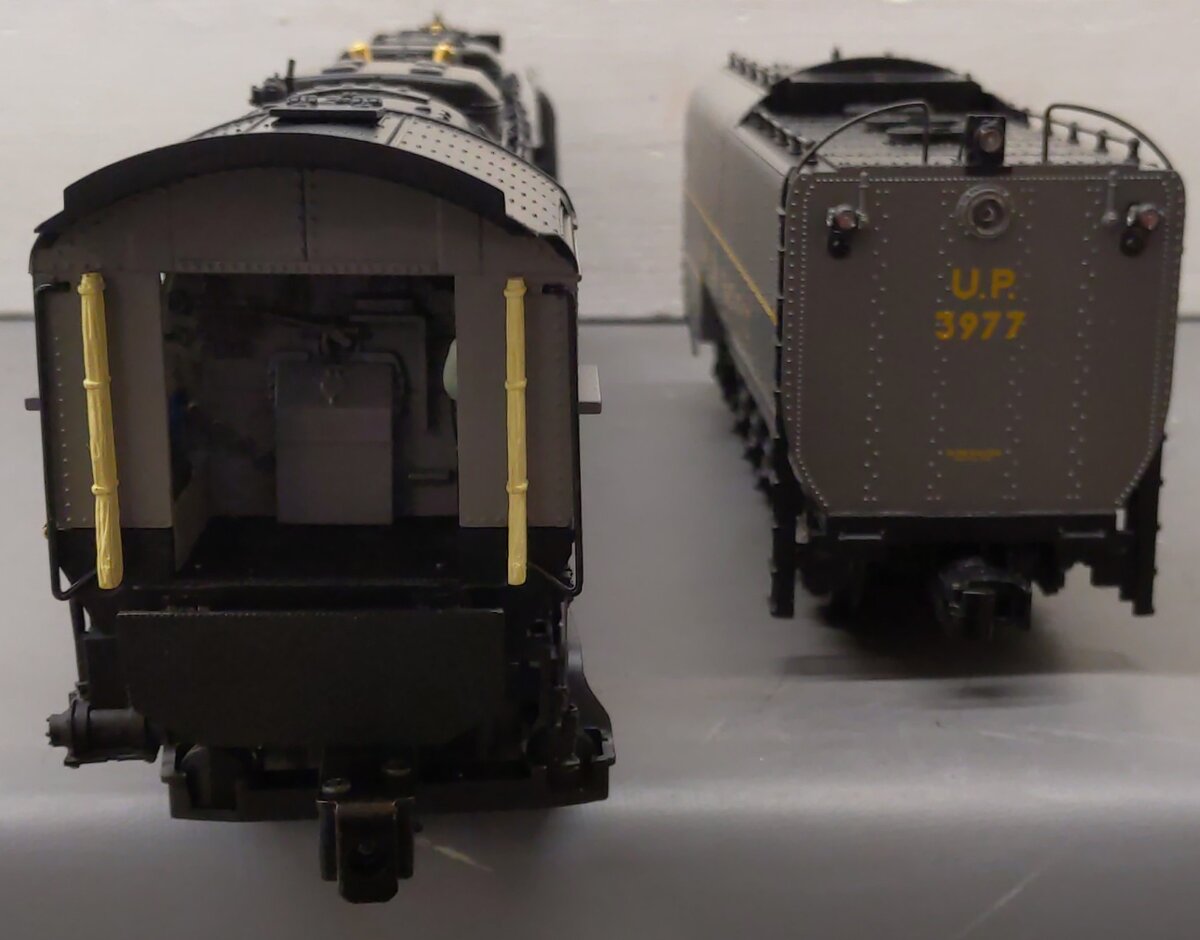 Lionel 6-28099 O Gauge UP 4-6-6-4 Challenger Steam Locomotive & Tender #3977 EX/Box