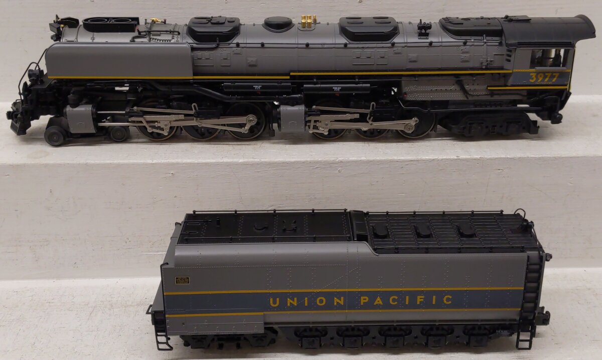 Lionel 6-28099 O Gauge UP 4-6-6-4 Challenger Steam Locomotive & Tender #3977 EX/Box