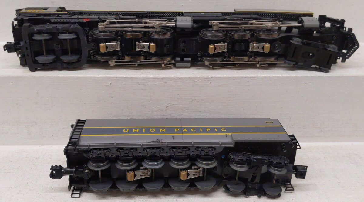 Lionel 6-28099 O Gauge UP 4-6-6-4 Challenger Steam Locomotive & Tender #3977 EX/Box