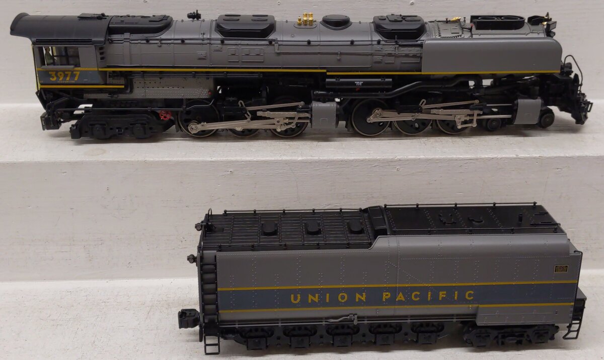 Lionel 6-28099 O Gauge UP 4-6-6-4 Challenger Steam Locomotive & Tender #3977 EX/Box