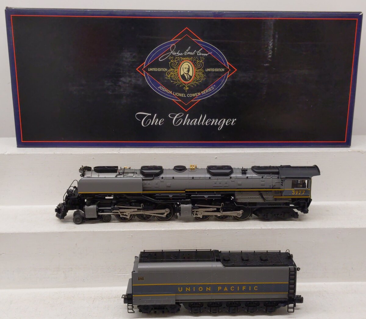 Lionel 6-28099 O Gauge UP 4-6-6-4 Challenger Steam Locomotive & Tender #3977 EX/Box