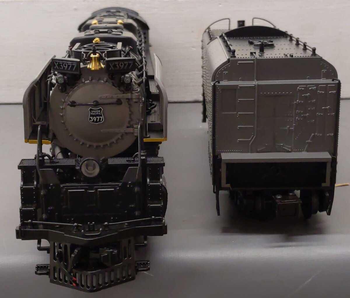 Lionel 6-28099 O Gauge UP 4-6-6-4 Challenger Steam Locomotive & Tender #3977 EX/Box