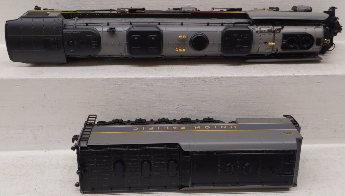 Lionel 6-28099 O Gauge UP 4-6-6-4 Challenger Steam Locomotive & Tender #3977 EX/Box