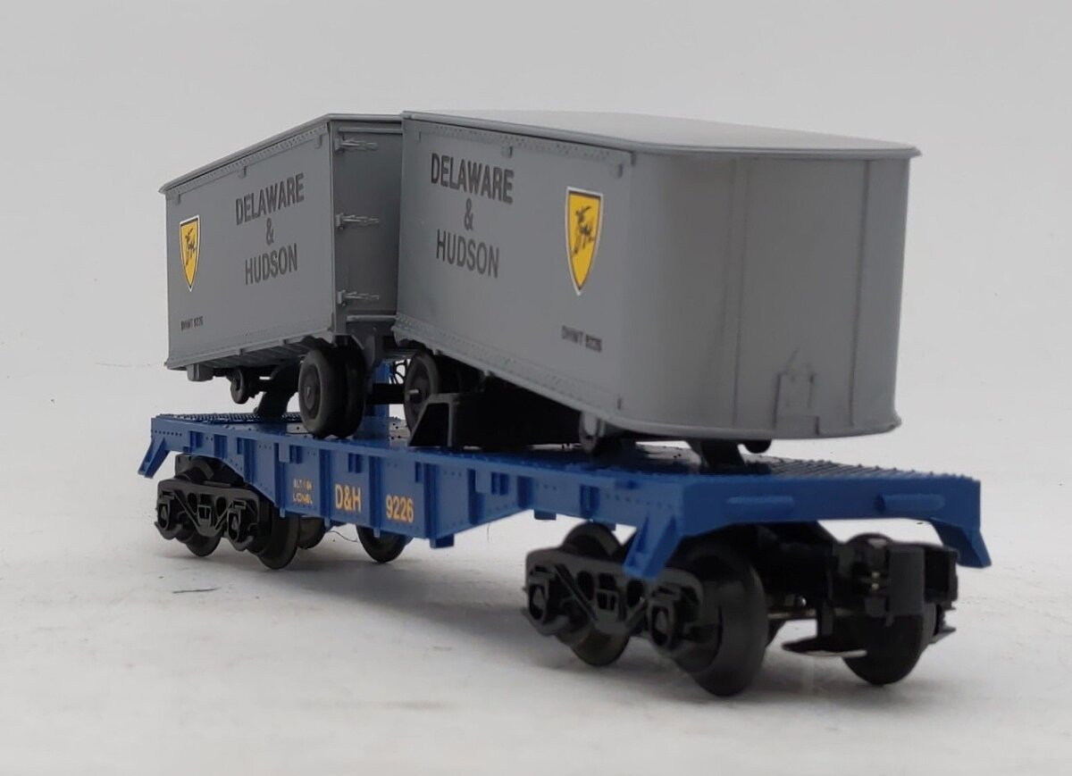 Lionel 6-9226 O Gauge Delaware and Hudson Flatcar with 2 Trailers NIB
