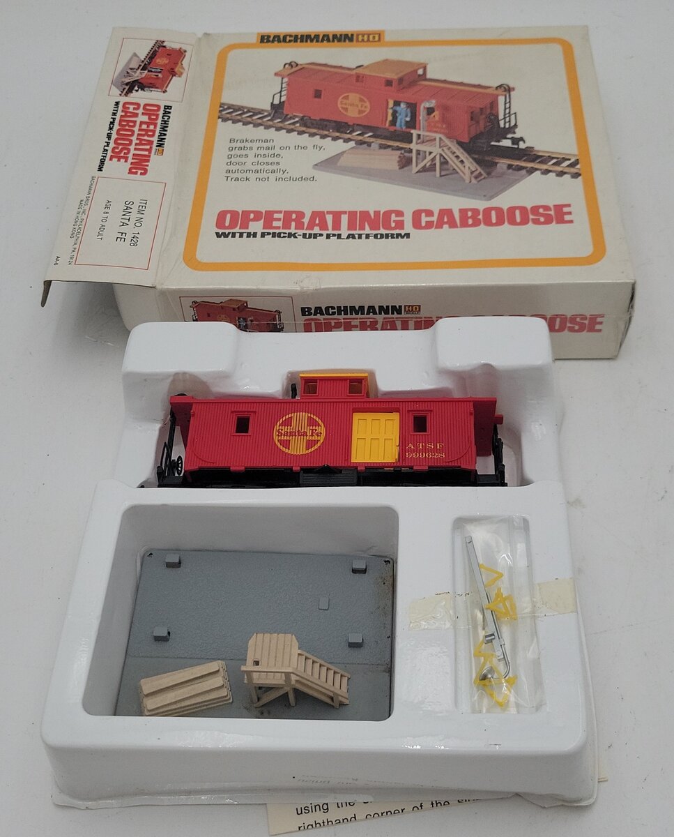Bachmann 1428 HO Santa Fe Operating Caboose w/Pick-Up Platform #999628 NIB