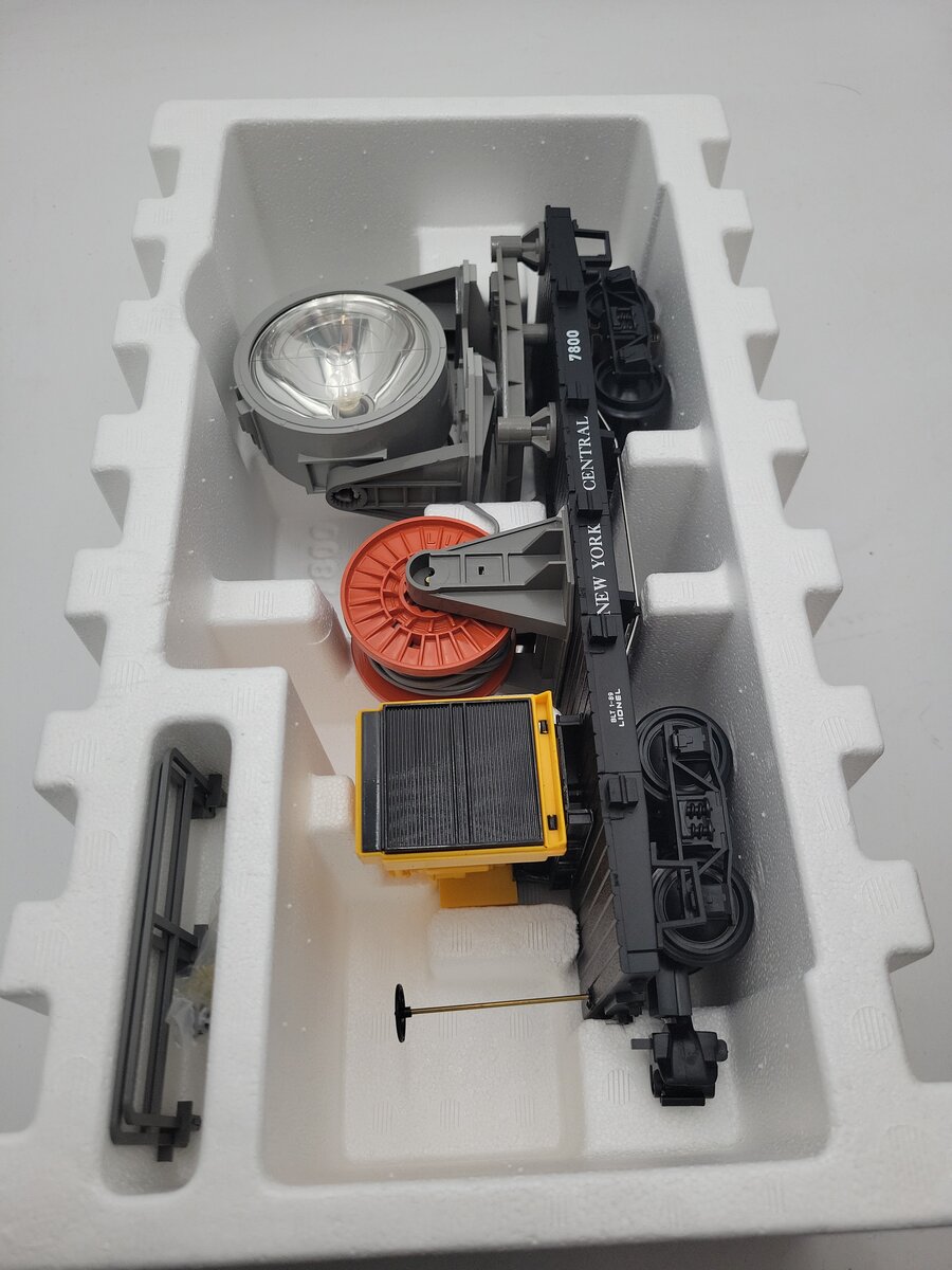 Lionel 8-87800 G Gauge NYC Operating Extend Searchlight Car NIB