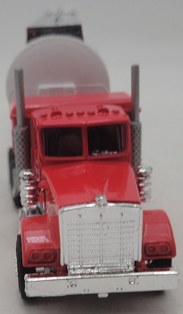 Lionel 6-12777 O Gauge Chevron Tractor and Tanker EX/Box