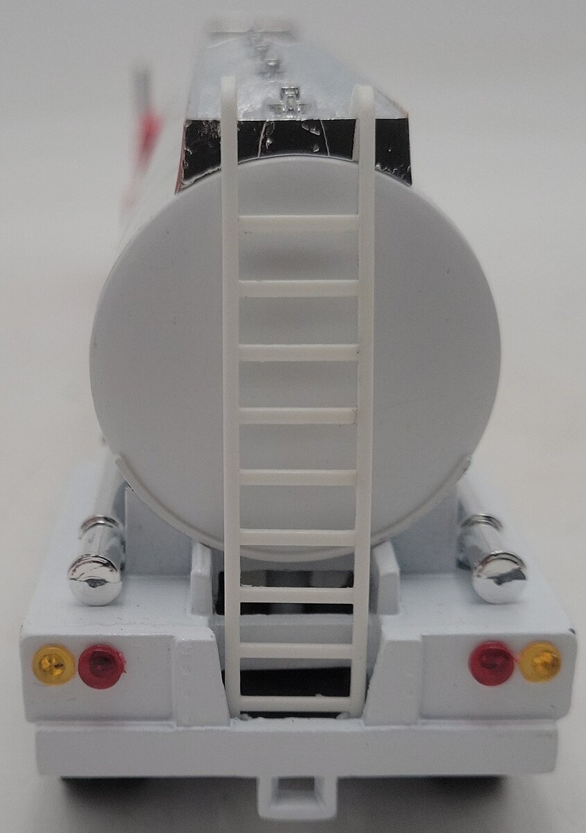 Lionel 6-12777 O Gauge Chevron Tractor and Tanker EX/Box