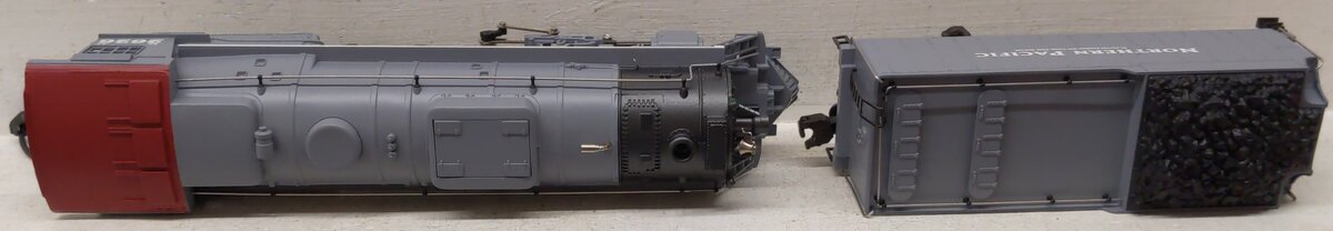Lionel 6-18016 O Gauge Northern Pacific 4-8-4 Steam Locomotive & Tender #2626 EX/Box