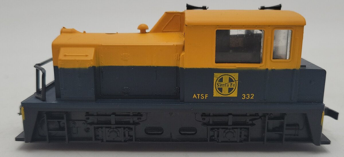 AHM 5001 HO Scale Santa Fe 0-4-0 MDT Switcher #332 EX/Box