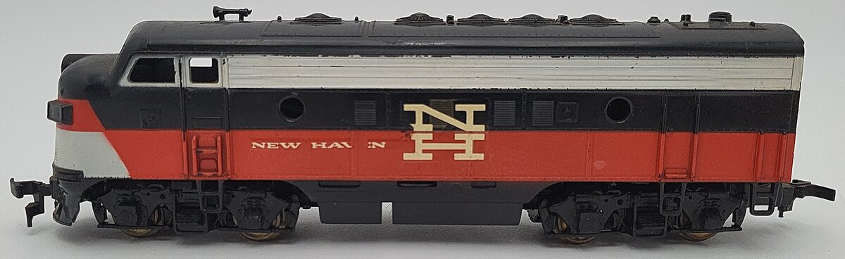 Revell HO Scale 3510 New Haven Diesel Locomotive VG
