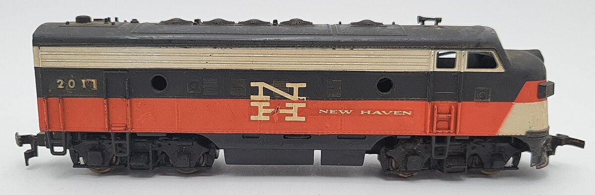 Revell HO Scale New Haven Diesel Locomotive #2011 VG