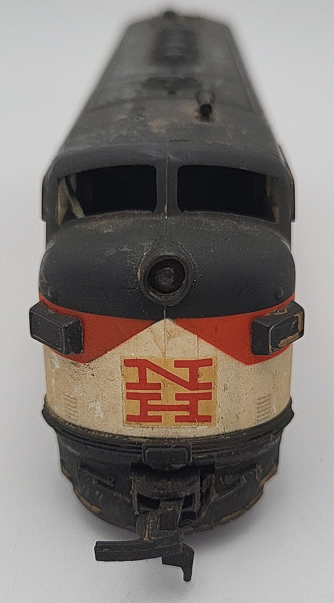 Revell HO Scale New Haven Diesel Locomotive #2011 VG