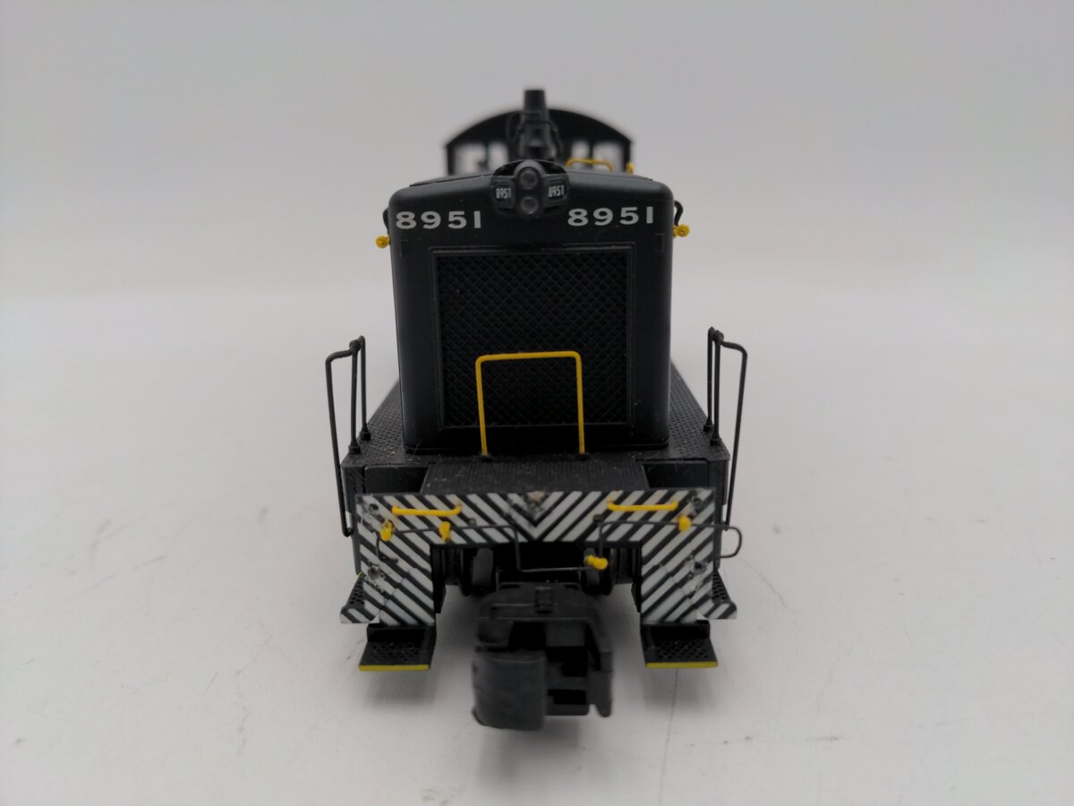 The Showcase Line 00115 S Scale NYC SW-9 Diesel Switcher #8951 EX