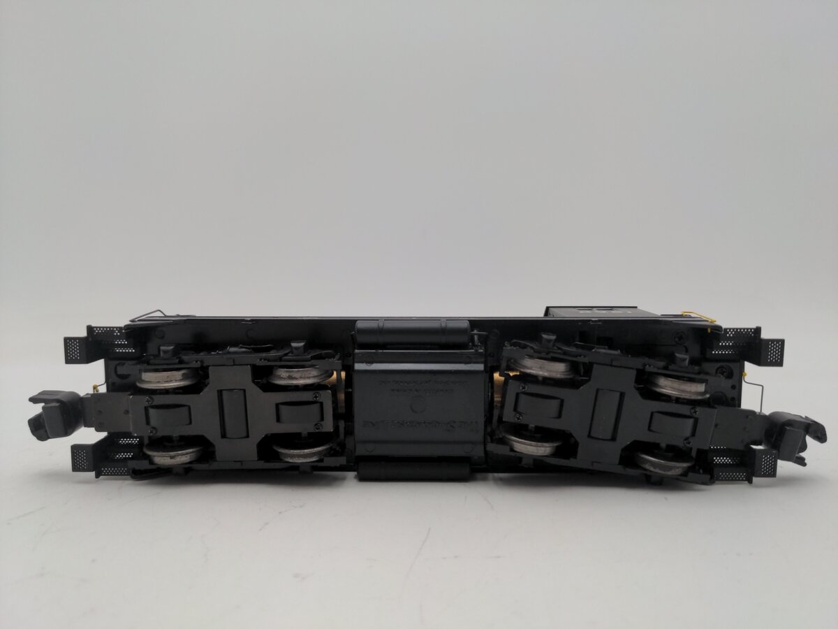 The Showcase Line 00115 S Scale NYC SW-9 Diesel Switcher #8951 EX