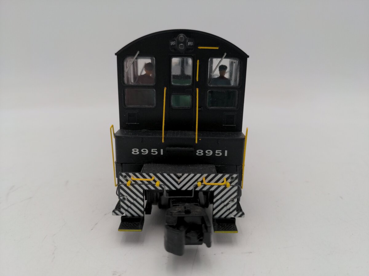 The Showcase Line 00115 S Scale NYC SW-9 Diesel Switcher #8951 EX