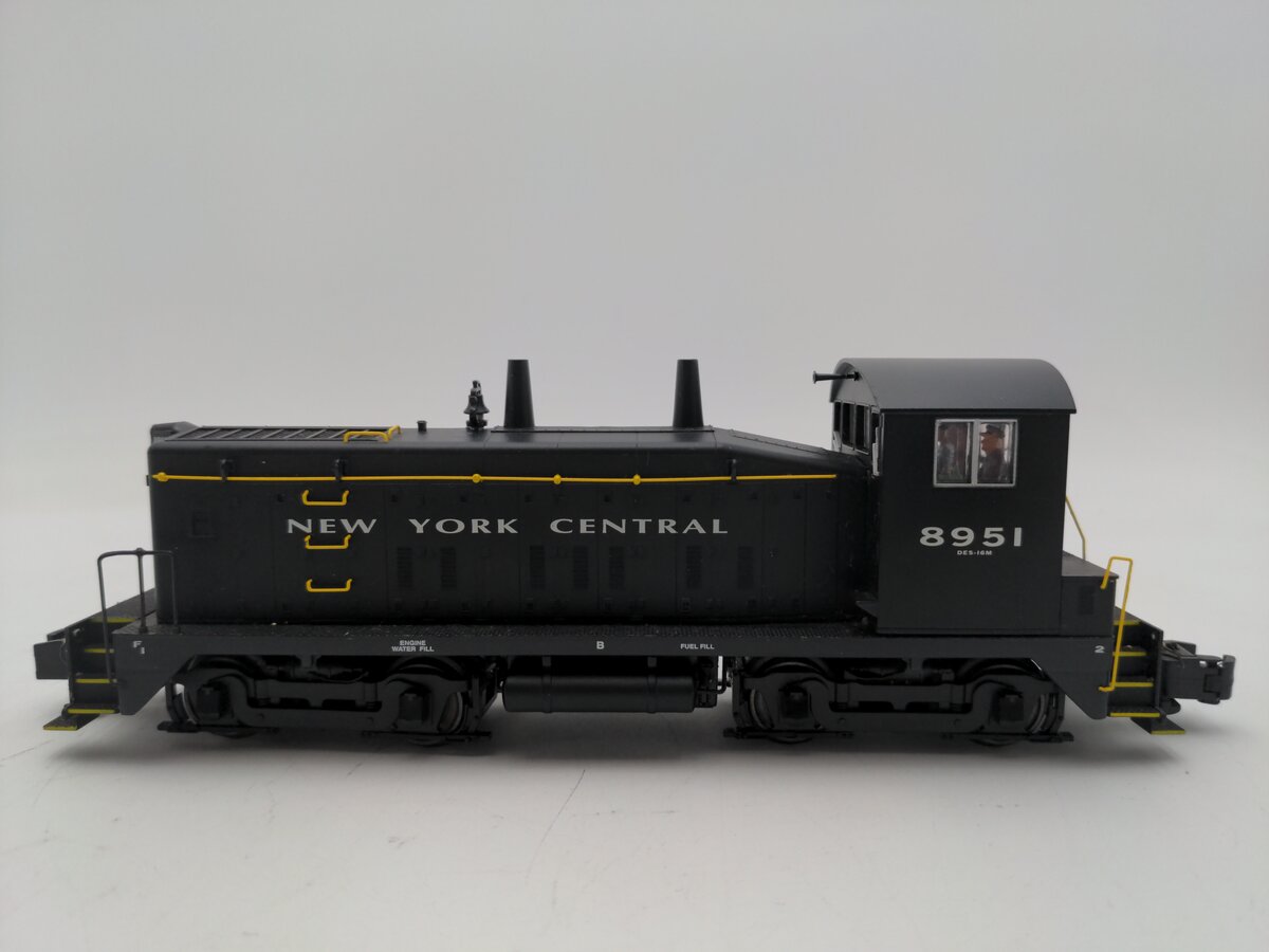 The Showcase Line 00115 S Scale NYC SW-9 Diesel Switcher #8951 EX