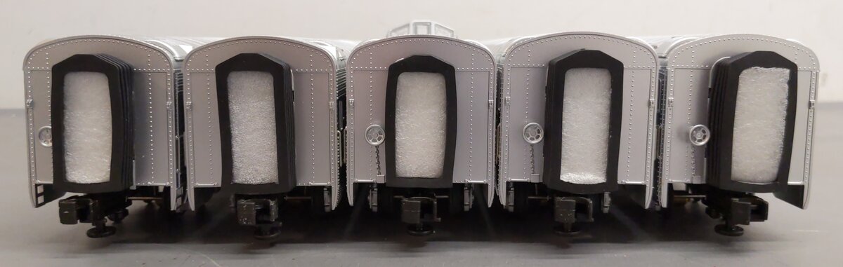 MTH 20-6543 O Santa Fe 70' Streamlined Passenger Car Set (Set of 5) EX/Box