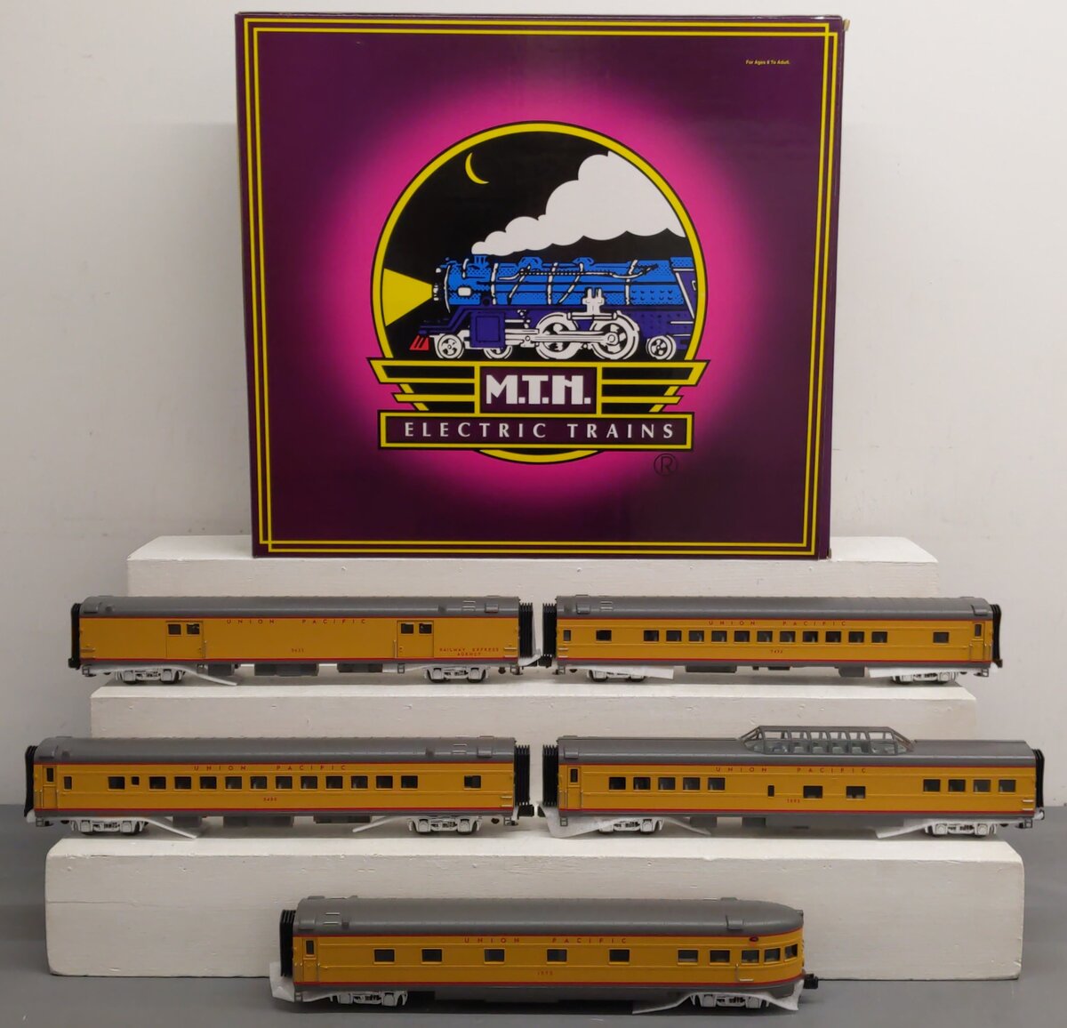 MTH 20-6598 Union Pacific 70' Streamlined Passenger 5-Car Set LN/Box