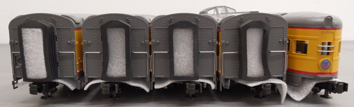 MTH 20-6598 Union Pacific 70' Streamlined Passenger 5-Car Set LN/Box