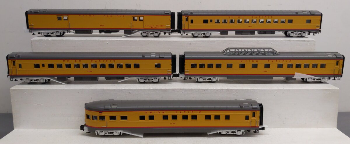MTH 20-6598 Union Pacific 70' Streamlined Passenger 5-Car Set LN/Box