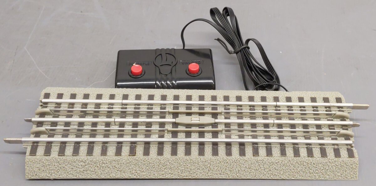 Lionel 6-12054 O FasTrack Operating Track Section EX/Box
