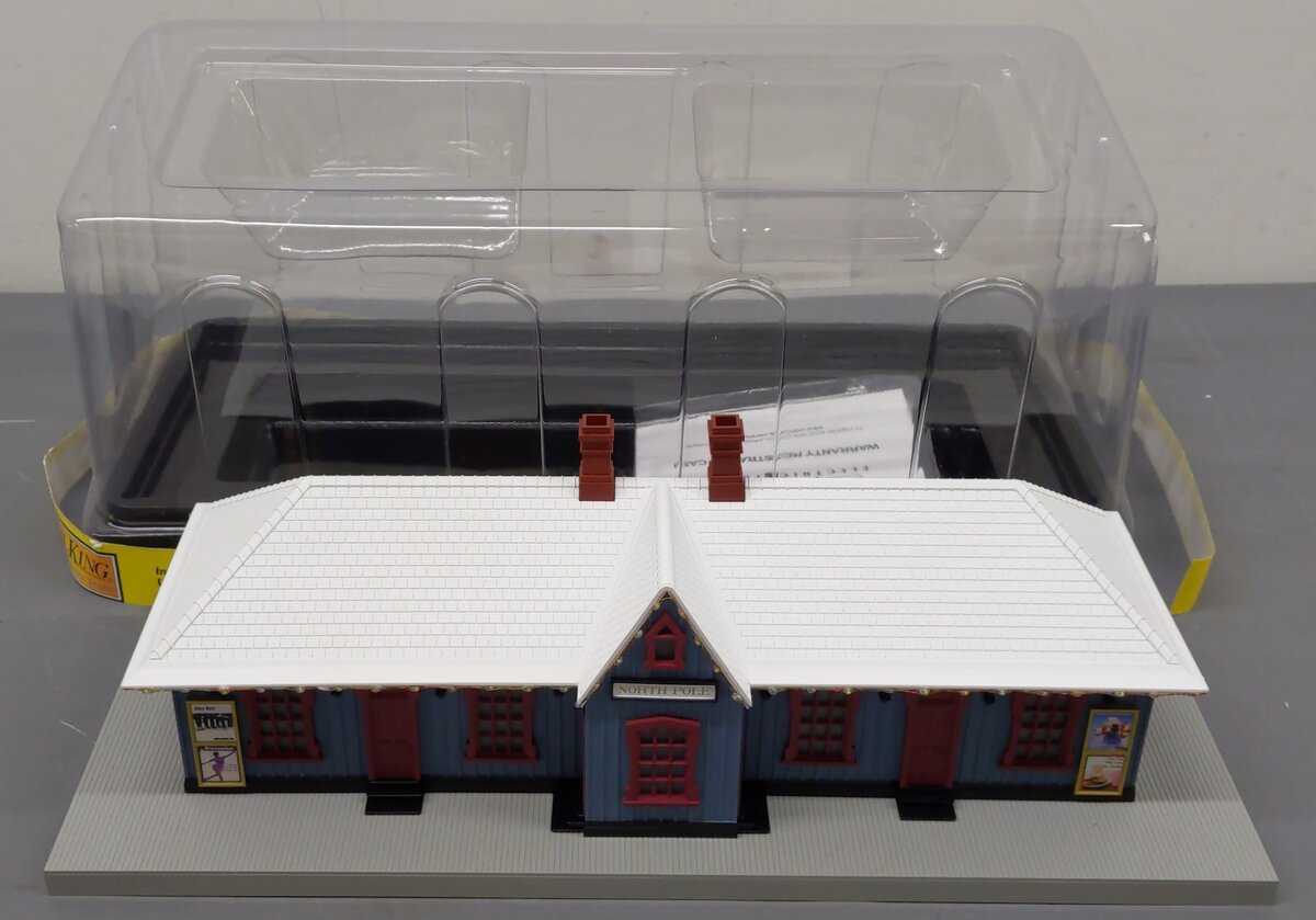 MTH 30-90587 O North Pole Country Passenger Station w/ Christmas Lights EX/Box