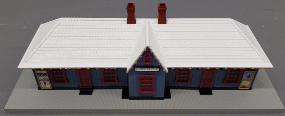 MTH 30-90587 O North Pole Country Passenger Station w/ Christmas Lights EX/Box