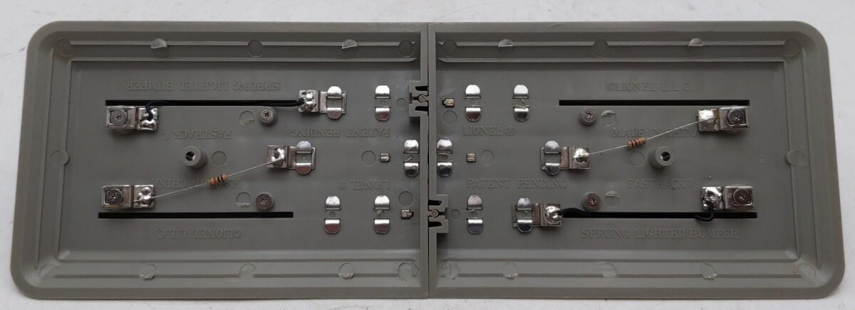 Lionel 6-12035 O Gauge FasTrack Lighted Bumpers (Pack of 2) EX/Box