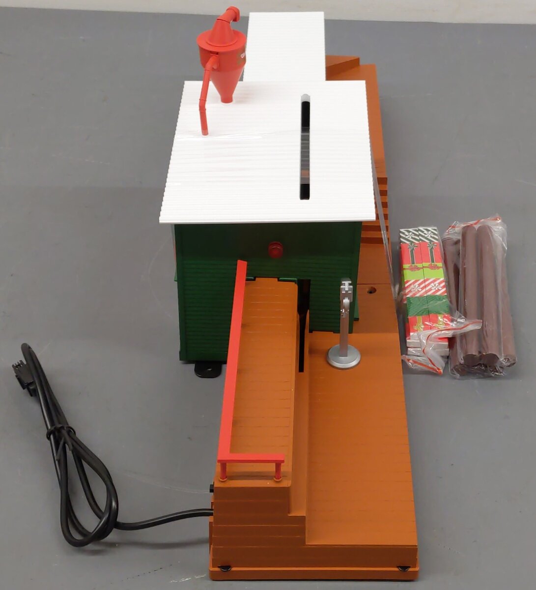Lionel 6-82050 O Command Control Santa's Workshop Sawmill w/Sound EX/Box