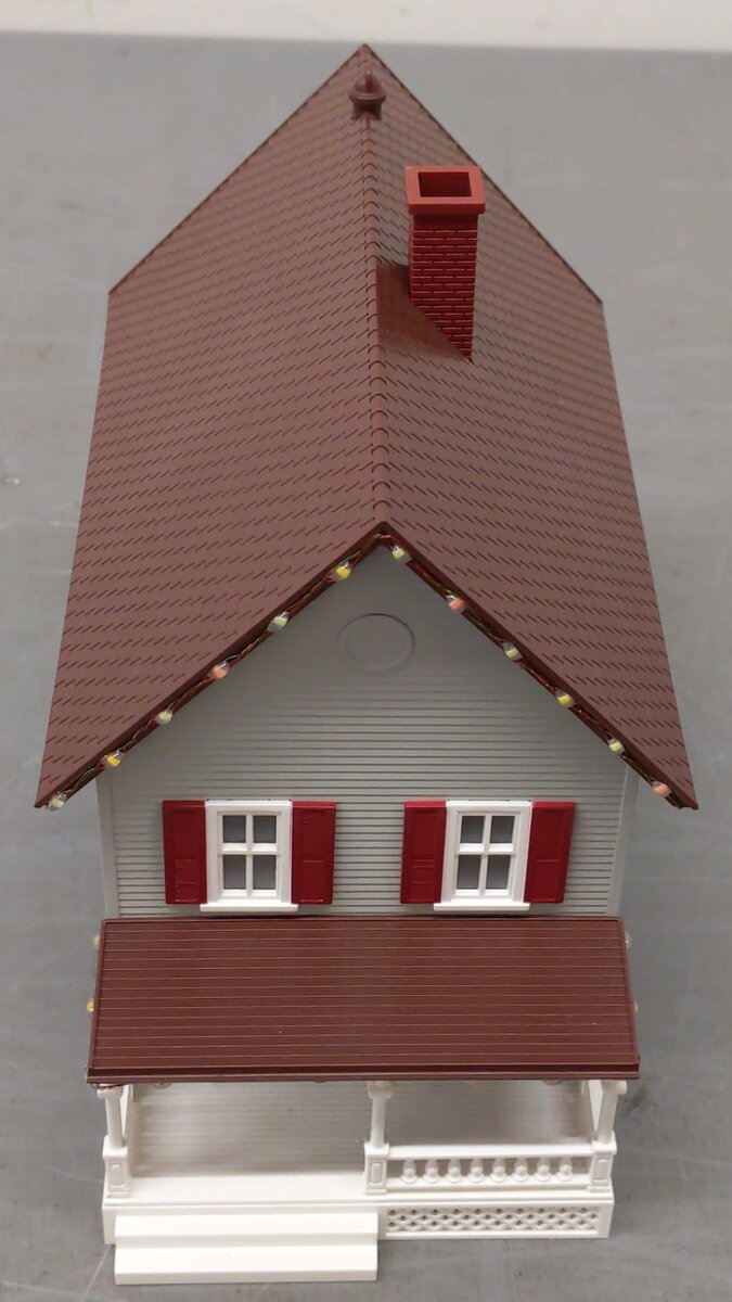 MTH 30-90573 O RailKing Row House #2 with Christmas LEDs EX/Box