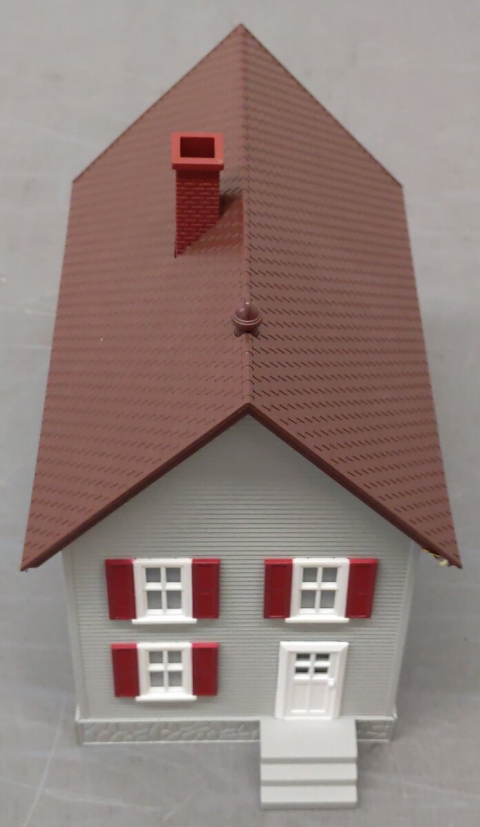 MTH 30-90573 O RailKing Row House #2 with Christmas LEDs EX/Box