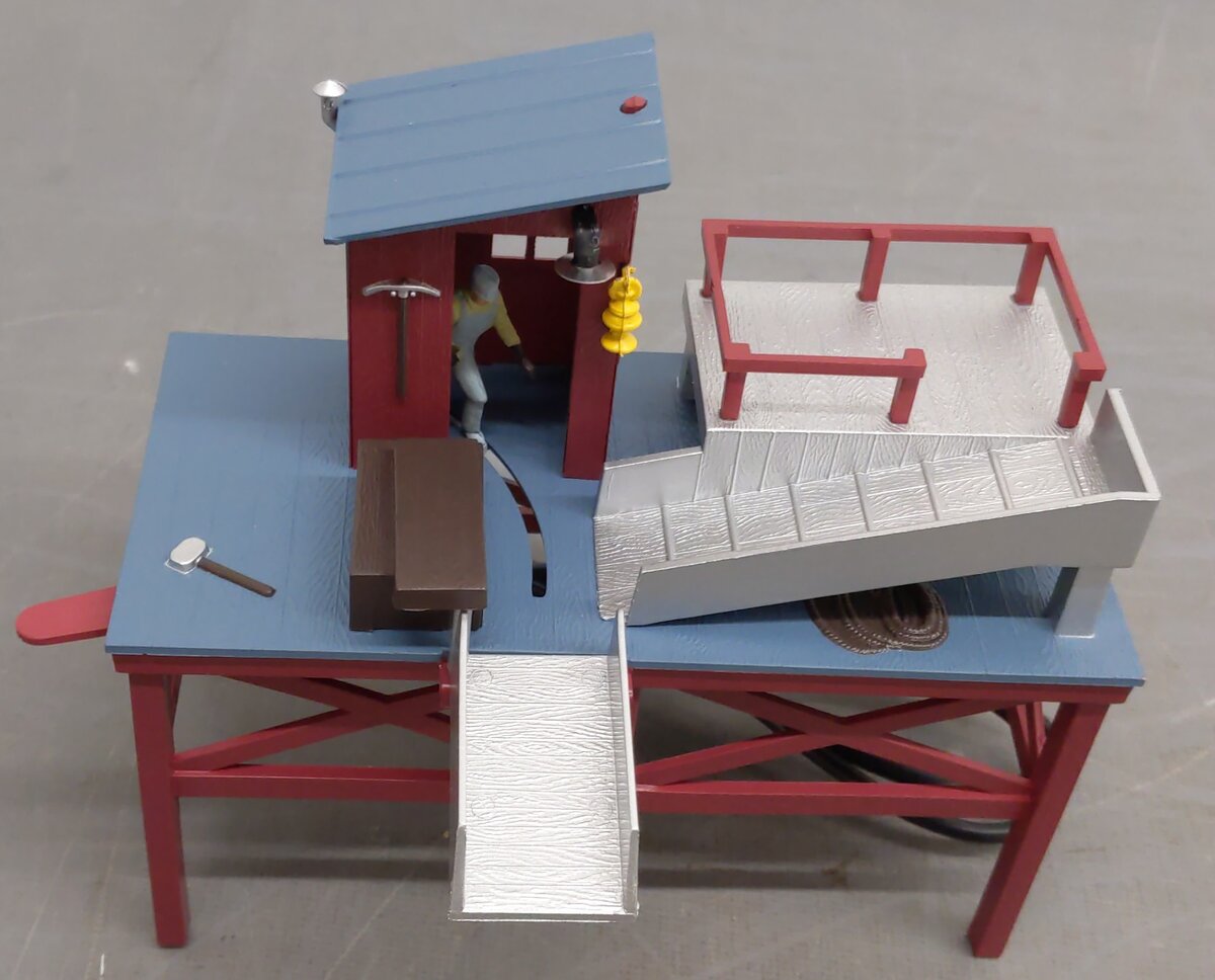 Lionel 1929050 O Scale The Polar Express Barrel Loader Building EX/Box