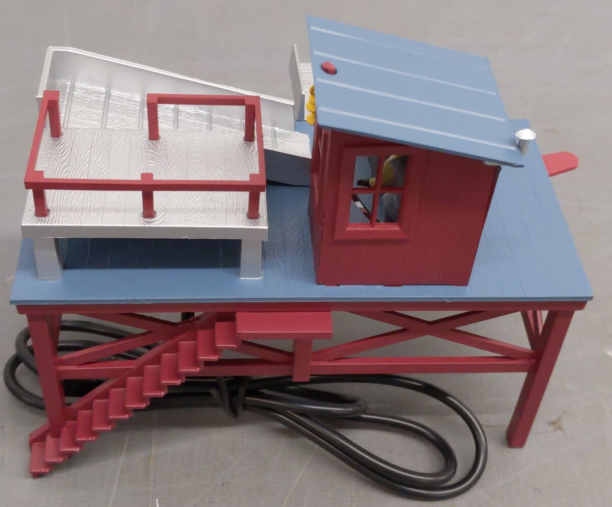 Lionel 1929050 O Scale The Polar Express Barrel Loader Building EX/Box