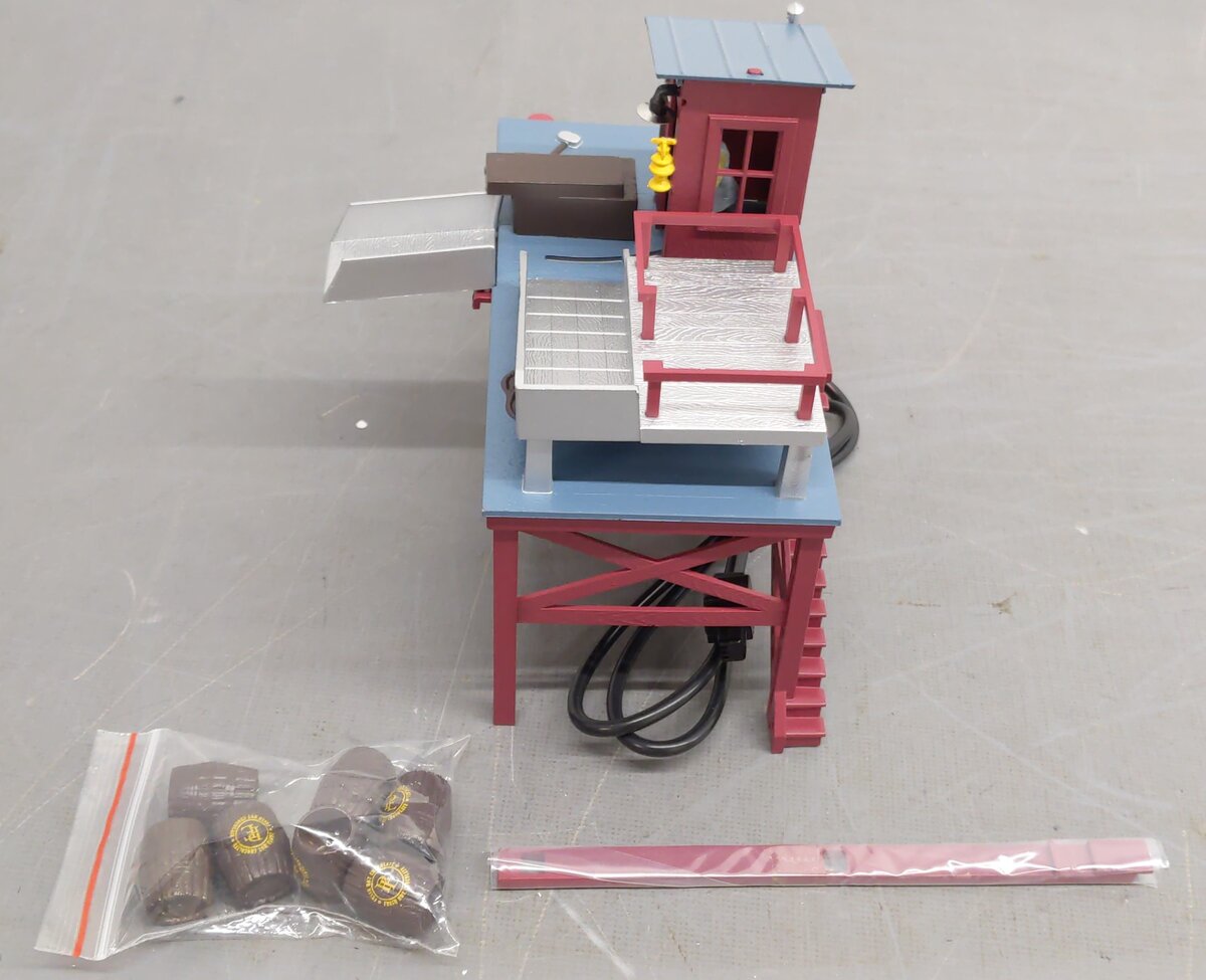 Lionel 1929050 O Scale The Polar Express Barrel Loader Building EX/Box