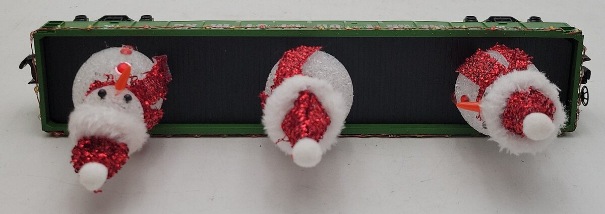 MTH 30-72211 O Christmas Green Gondola w/ LED Xmas Lights & Lighted Snowmen LN/Box