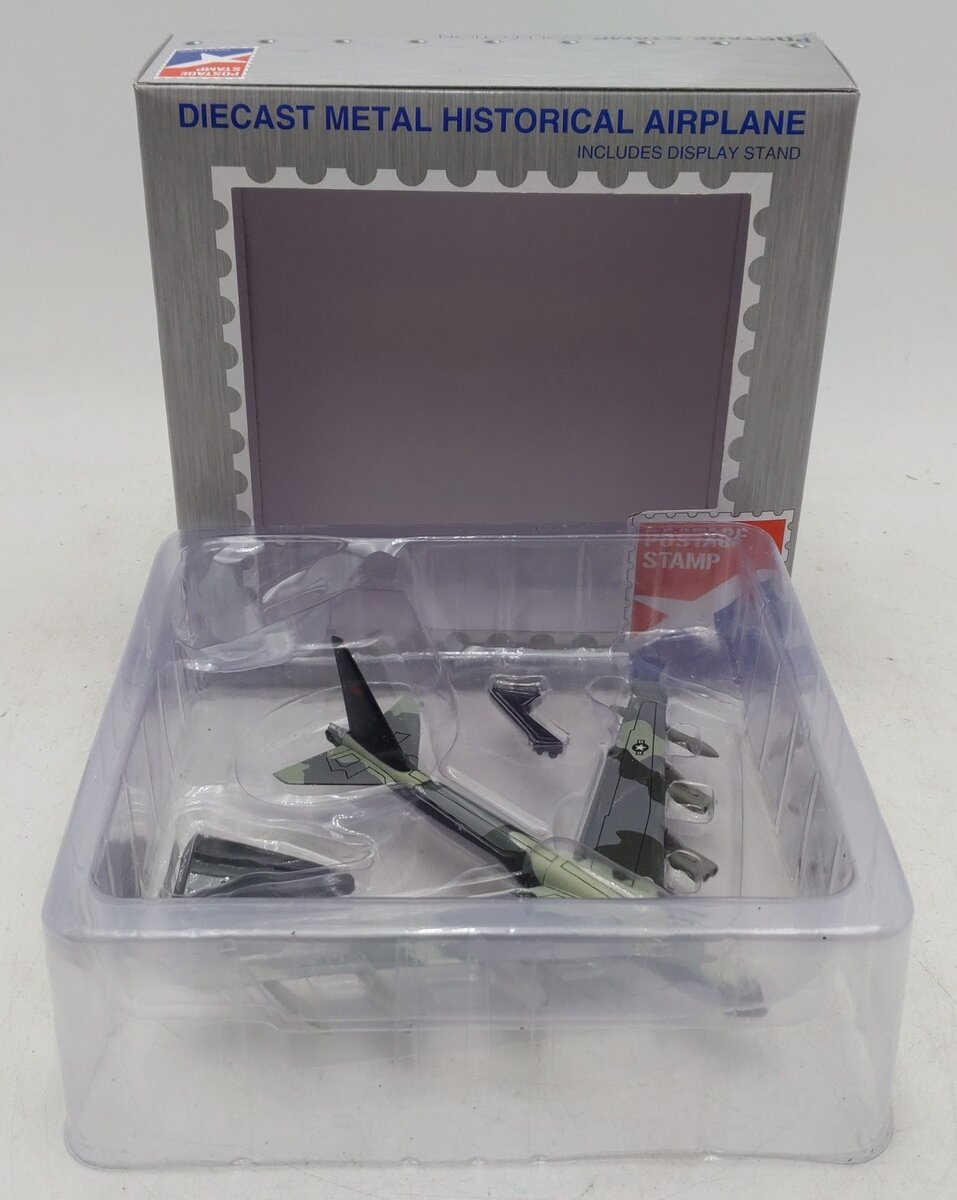 Daron Worldwide Trading  PS5391 B-52 Stratofortress 1:300 Scale LN/Box