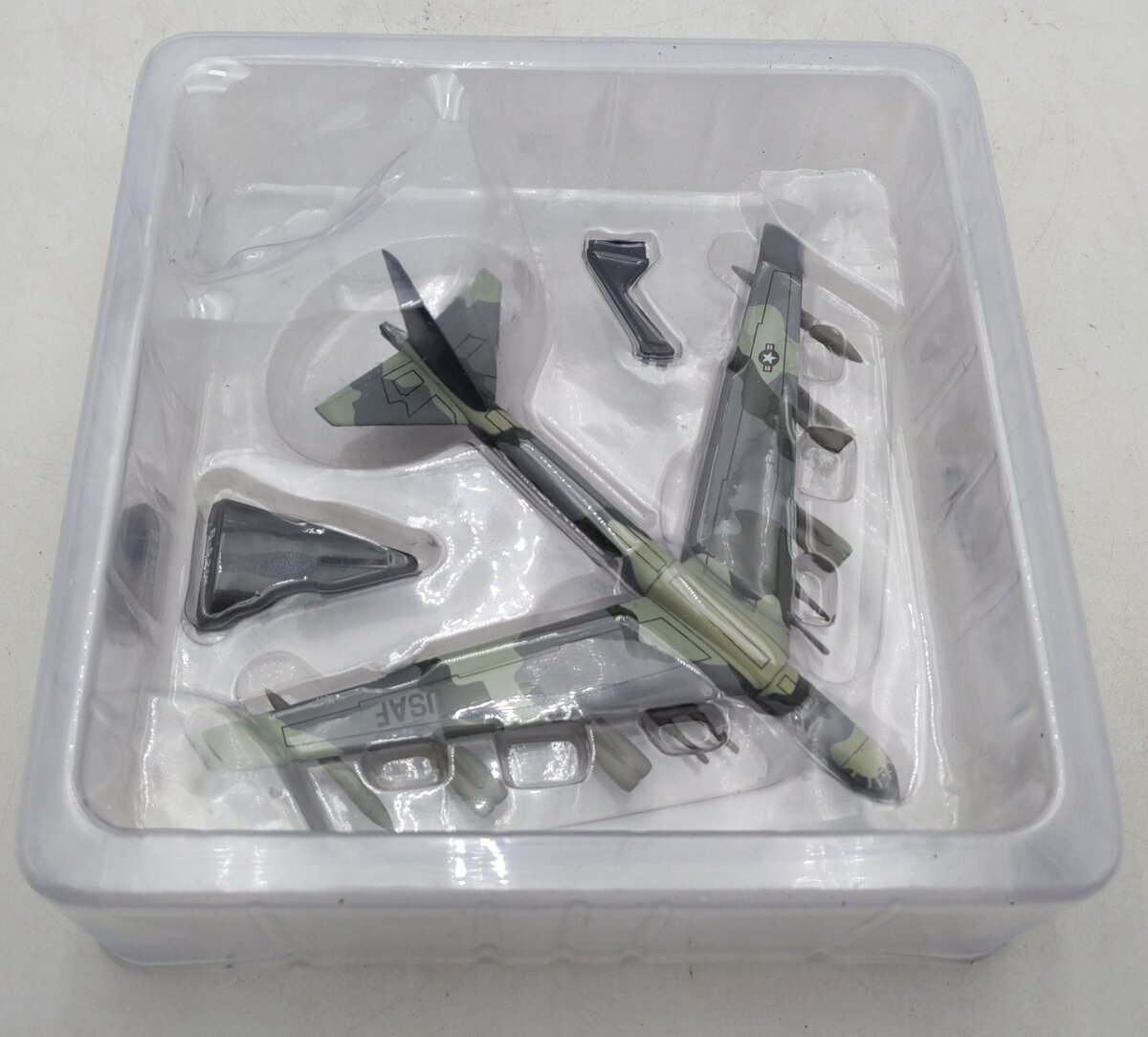 Daron Worldwide Trading  PS5391 B-52 Stratofortress 1:300 Scale LN/Box