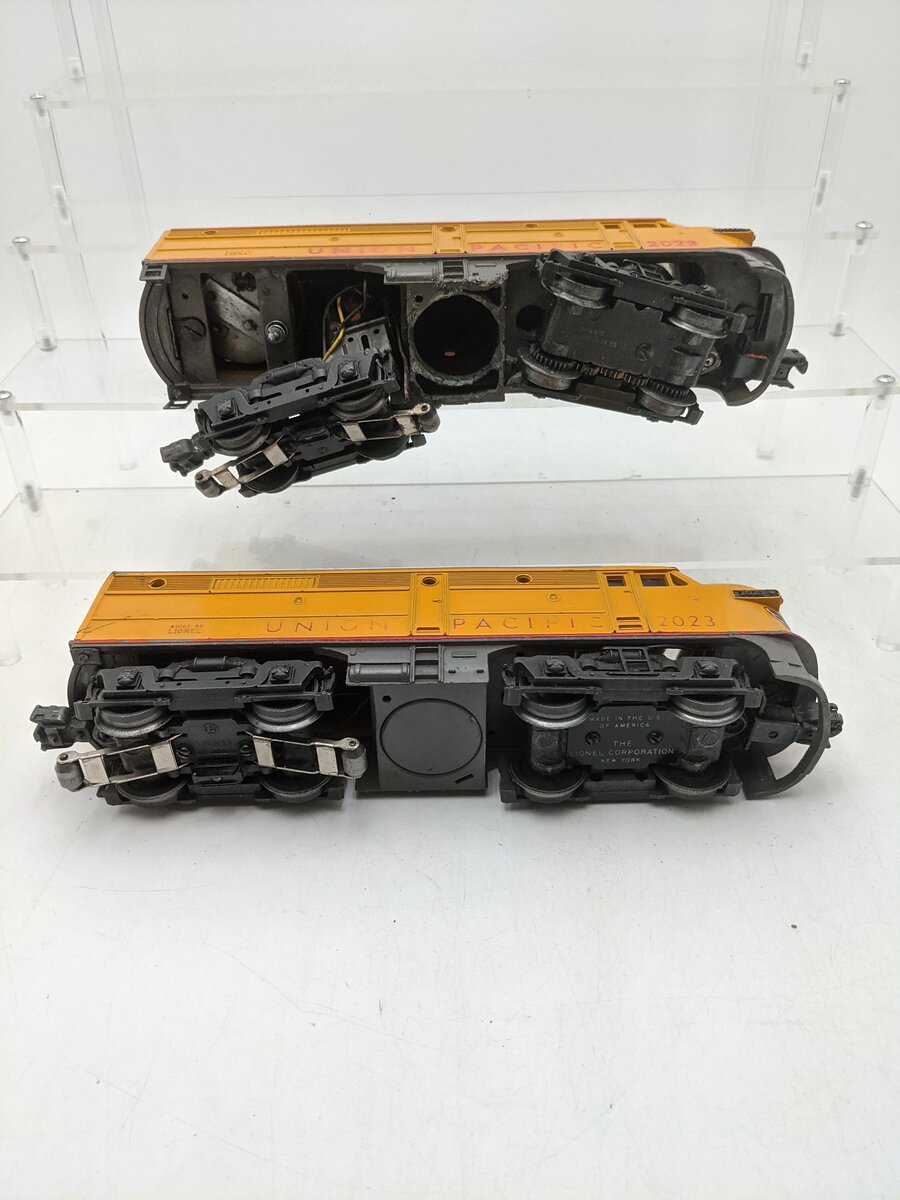 Lionel 2023 Vintage O Union Pacific Alco AA Diesel Locomotive Set