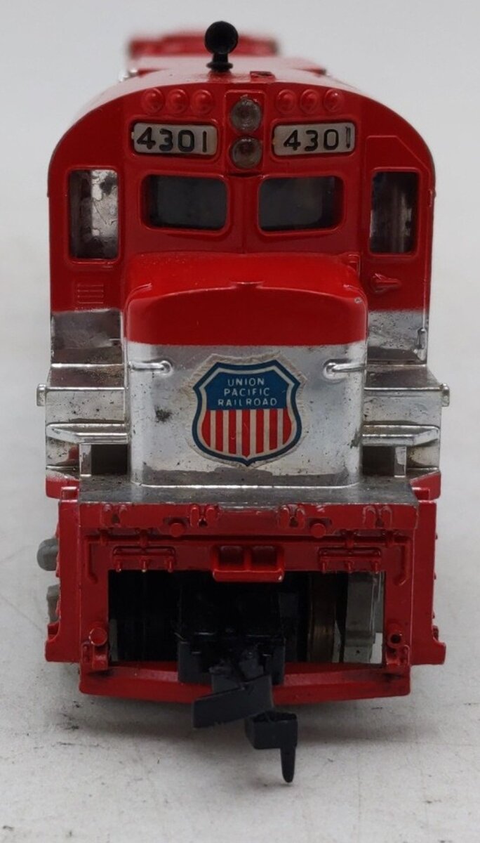 Tyco HO Scale GP 7 Silver Streak Diesel Locomotive #4301 VG