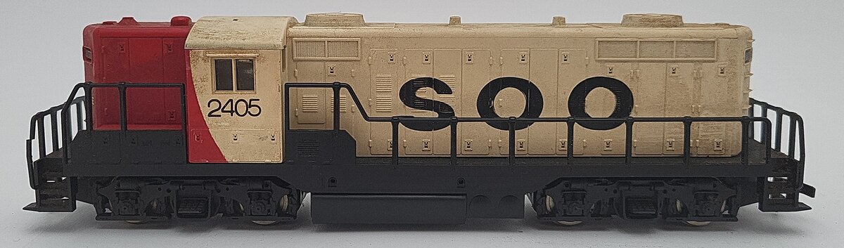 AHM 5012-D HO SOO GP-18 Diesel Locomotive #2405 VG