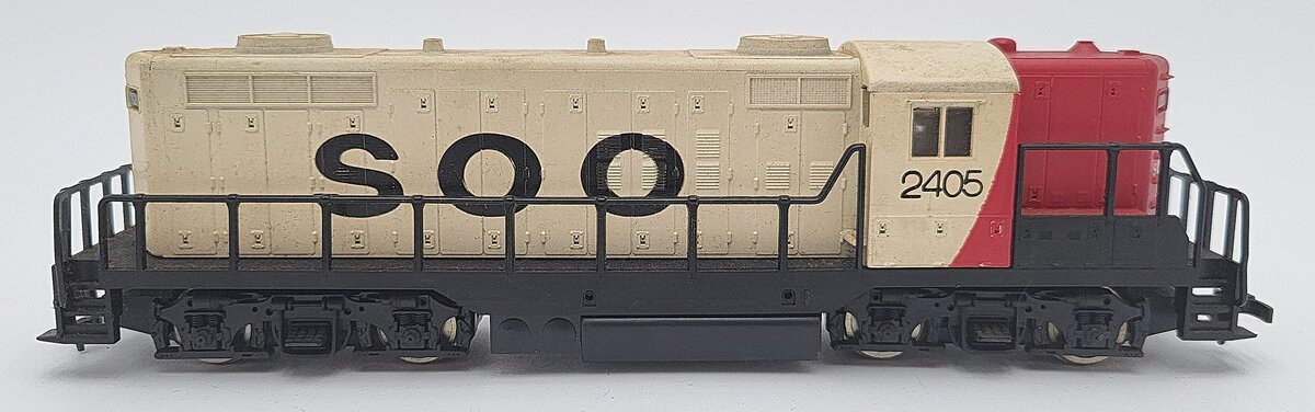 AHM 5012-D HO SOO GP-18 Diesel Locomotive #2405 VG