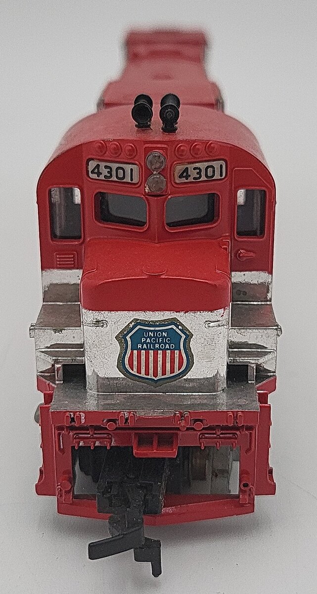 Tyco HO Scale GP 7 Silver Streak Diesel Locomotive #4301 EX