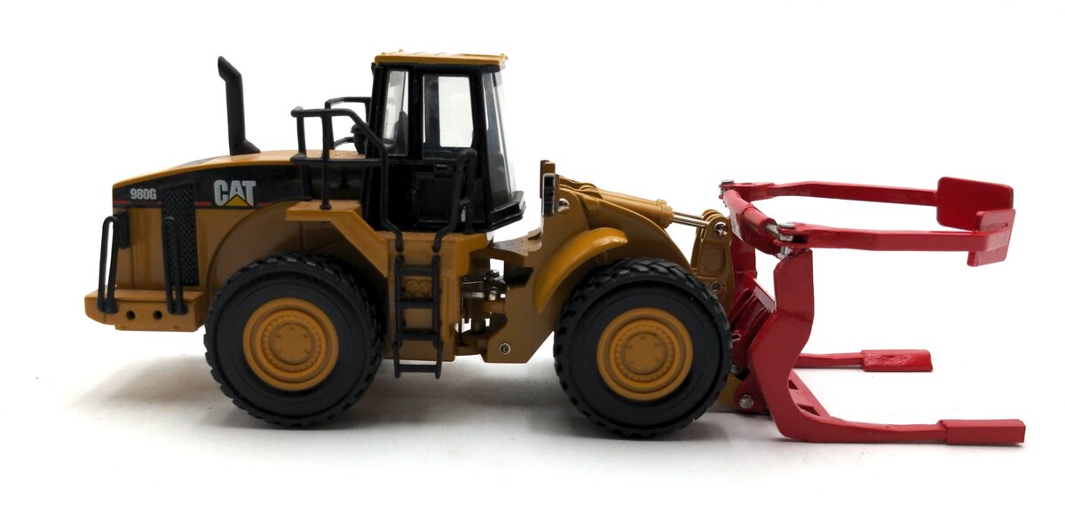 Norscot 55026 1:50 Caterpillar 980G Forest Machine w/Tire Changer - Custom EX